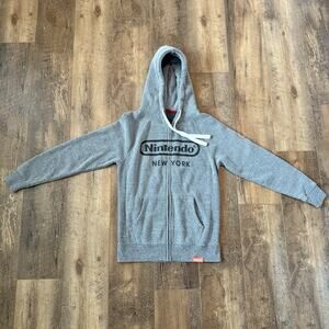 Nintendo New York Hoodie Mens Small Gray White Full Zip Sweatshirt NY Store RARE